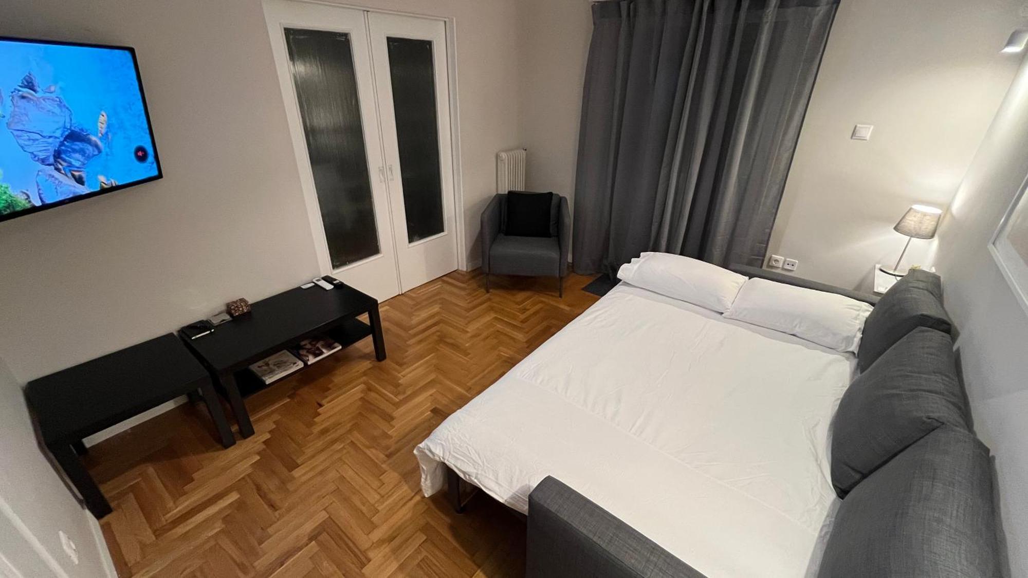 4 Newly Renovated Charming Apartments Steps From Panormou Metro Station Atene Camera foto