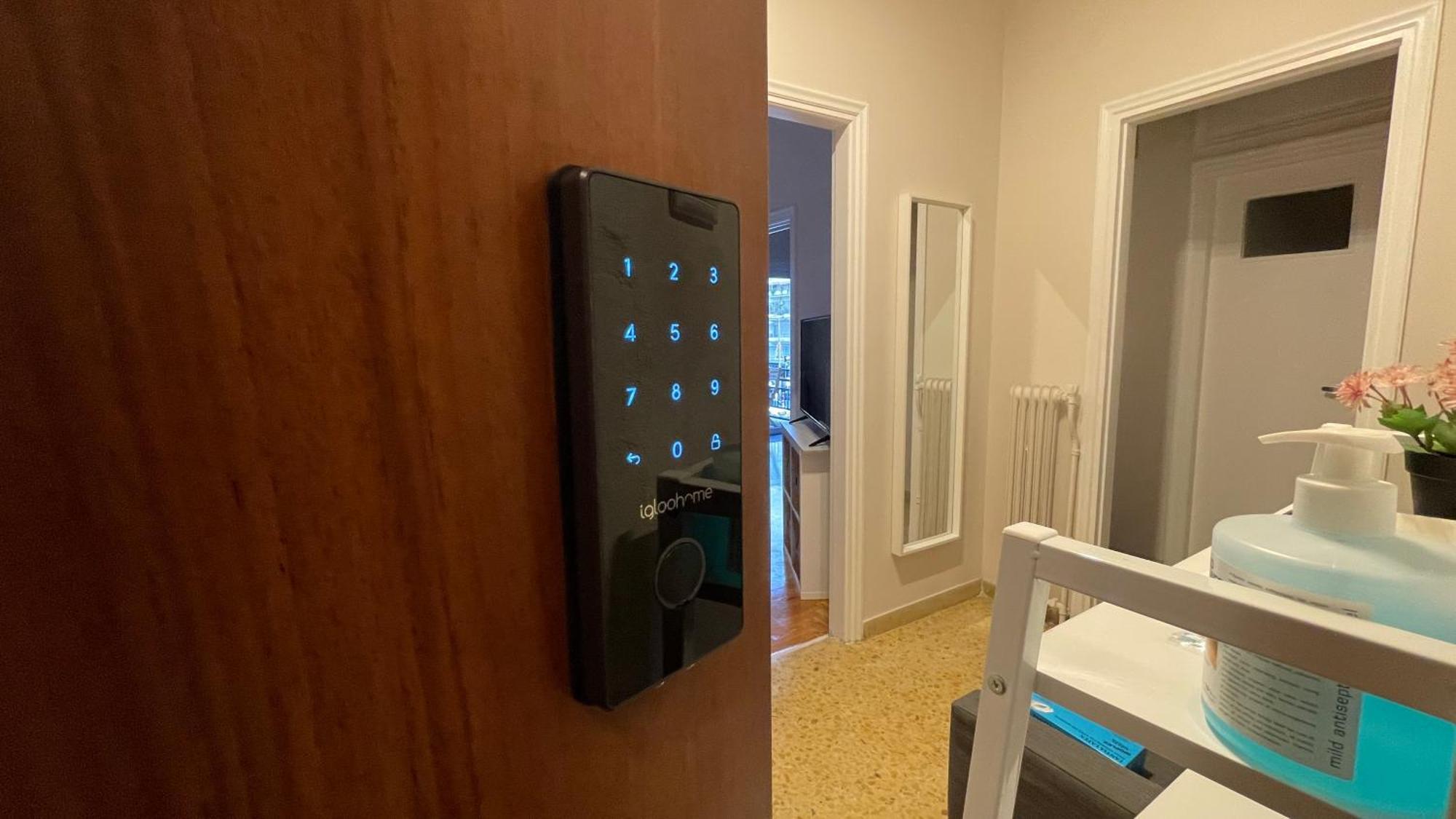 4 Newly Renovated Charming Apartments Steps From Panormou Metro Station Atene Camera foto